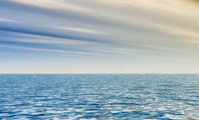 Obraz premium Beautiful sea and clouds sky