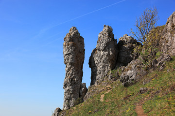 Ehrenbürg Gestein und der Walberla Felsen, Wiesenthauer Nadel,  bei Kirchehrenbach, Landkreis Forchheim, Oberfranken, Bayern, Deutschland