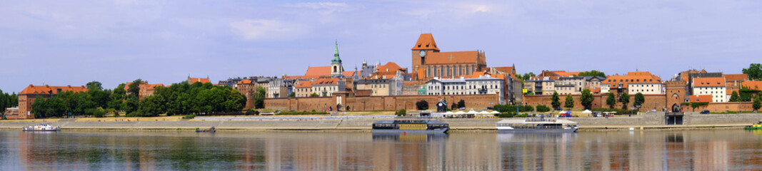 Torun, Poland - Panoramic view of historical district of Torun old town by the Vistula river - obrazy, fototapety, plakaty