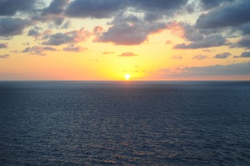 Obraz premium Beautiful sunset view from a cruise on Caribbean sea