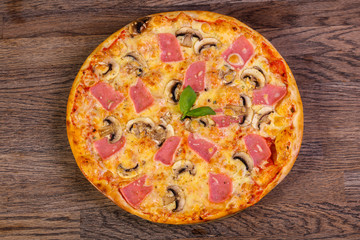 Pizza mushrooms and ham