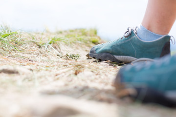 scarpe su sentiero