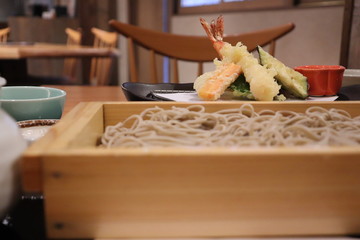 和食　蕎麦と天ぷらの盛り合わせ