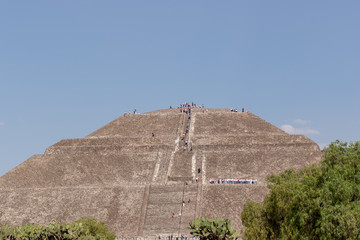 Fototapeta na wymiar Mexico, ruins of Teotihuacan, the city and the largest center of civilization in the pre-Columbian history of Mesoamerica. Pyramid of the Sun. 