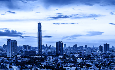 Obraz premium malowniczy pejzaż metropolii i panoramę z niebieskim filtrem