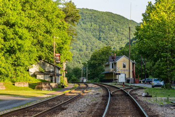 Old Thurmond, West Virginia train depo in the mountains with train tracks. - obrazy, fototapety, plakaty