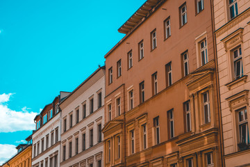 Fototapeta na wymiar some row apartment buildings at berlin, mitte