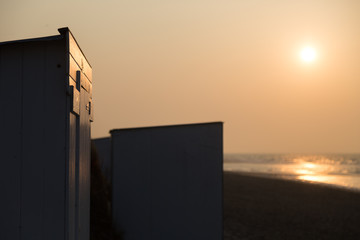 Strandhütte im Sonnenuntergang