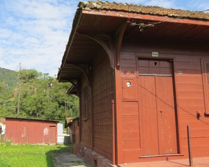 Casa de esta&ccedil;&atilde;o de trem