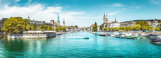 Fototapeten Zürich-Stadtpanorama mit Limmat-Fluss im Sommer, Schweiz © JFL Photography