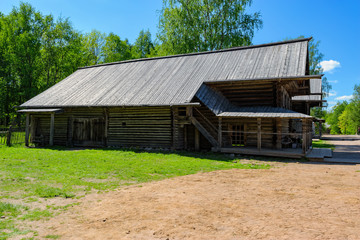 Fototapeta na wymiar Ancient wooden log house.