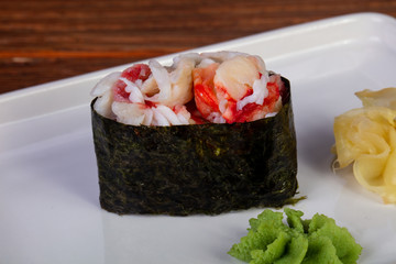 Gunkan sushi crab
