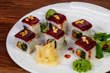 Japanese roll with tuna and gold