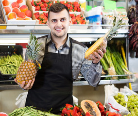 shopping assistant demonstrating assortment of grocery shop