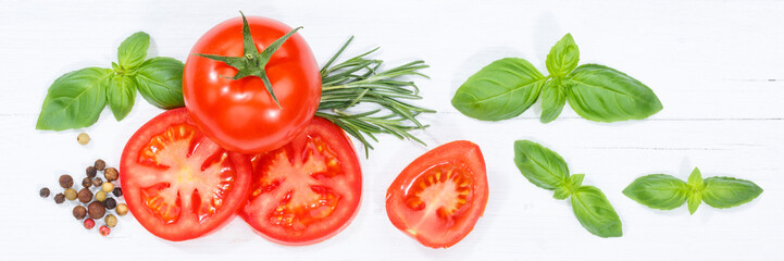 Tomaten mit Basilikum Gemüse von oben Banner Holzbrett