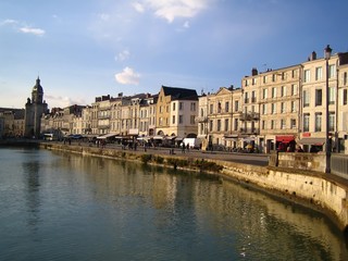 Fototapeta na wymiar Vieux-Port de La Rochelle, quai Duperré (France)