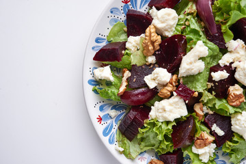 salad eith beetrooy, cheese and nuts