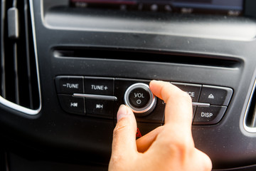 Radio im PKW leiser und lauter stellen