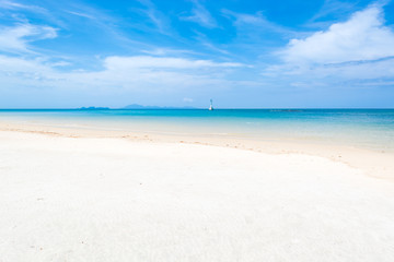 Fototapeta na wymiar Empty sand beach with sea on tropical beach