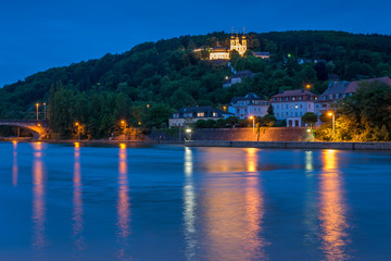 Wallfahrtskirche Käppele in Würzburg an einem Abend im Sommer