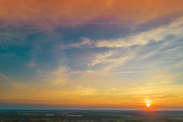 Obraz premium Colorful cloudy sky at sunset