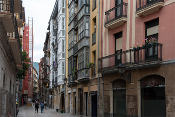 Fototapeta na wymiar façades d'immeubles traditionnels à Bilbao en Espagne