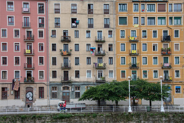 façades d'immeubles traditionnels à Bilbao en Espagne