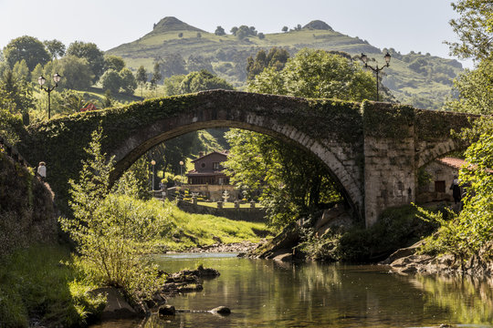 Lierganes, Cantabria. Views of the Puente Romano Viejo (Old Roman Bridge) and the Tetas de Lierganes twin mountains. One of the most beautiful towns in Spain