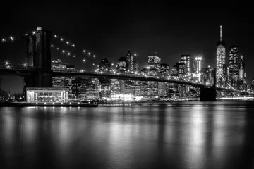 Tuinposter Brooklyn Bridge nachtverlichting © EyesOnThe Bush