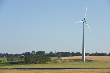 Fototapeta na wymiar éoliennes vent energie ciel vert ecologie