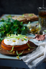FRAGRANT LINDEN BLOSSOM SUN CAKE