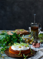 FRAGRANT LINDEN BLOSSOM SUN CAKE
