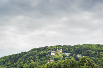 Wallfahrtskirche K&auml;ppele in W&uuml;rzburg an einem bew&ouml;lkten Tag im Sommer