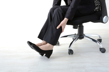 足が痛いビジネスウーマン