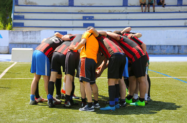 fútbol equipo dándose ánimos U84A6296-f18