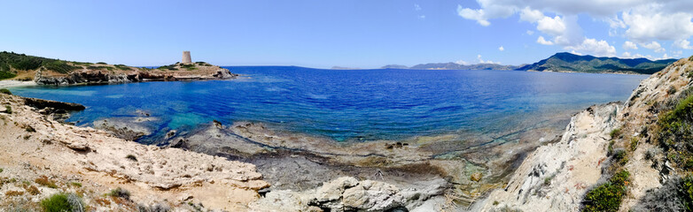Fototapeta na wymiar Panorama in Sardegna sulla costa con torre di avvistamento