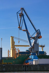 Fototapeta na wymiar Arbeitskran im Hafen Hamburg