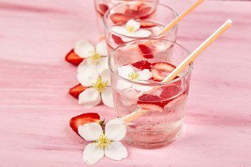 Obraz na płótnie Canvas Strawberry detox water with jasmine flower.