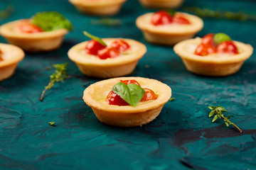 Mini tarts with cherry tomatoes