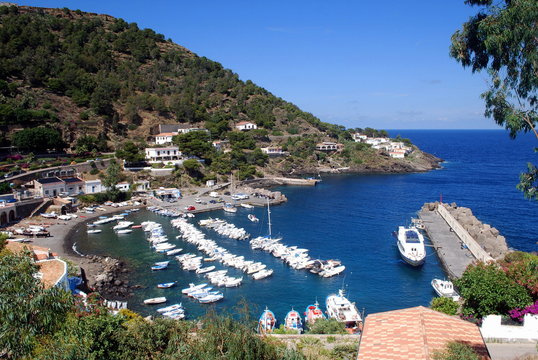 Ustica - Il porto dall'alto