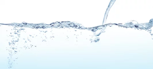 Wandaufkleber Wasserlinie Oberfläche und Wasserstrahl spritzt vor weißem Hintergrund © danielsbfoto