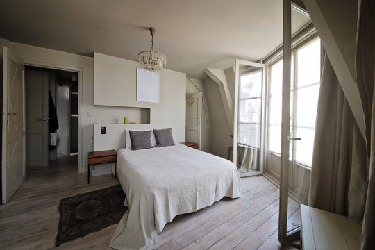 chambre &agrave; coucher r&eacute;nov&eacute;e 