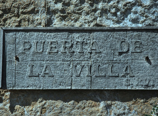 Puerta de la villa