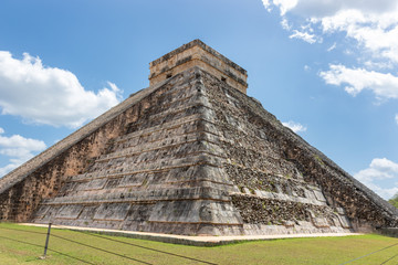 Fototapeta na wymiar El Castillo pyramid , Chichen Itza, one of the seven New Wonders of the World on the Unesco list 