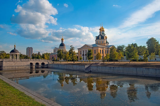 Old Belief churches, pond and the bridge  in Rogozhskaya Sloboda  in Moscow