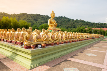 Many golden buddha statue