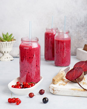Berry beetroot smoothie