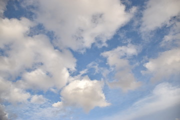 Fototapeta na wymiar cielo y nubes