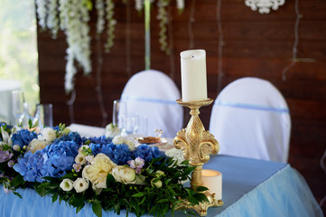 The table of young. Composition of hydrangeas, white tablecloth. White-blue gamma