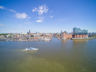 Obraz premium Landungsbrücken mit Elphi